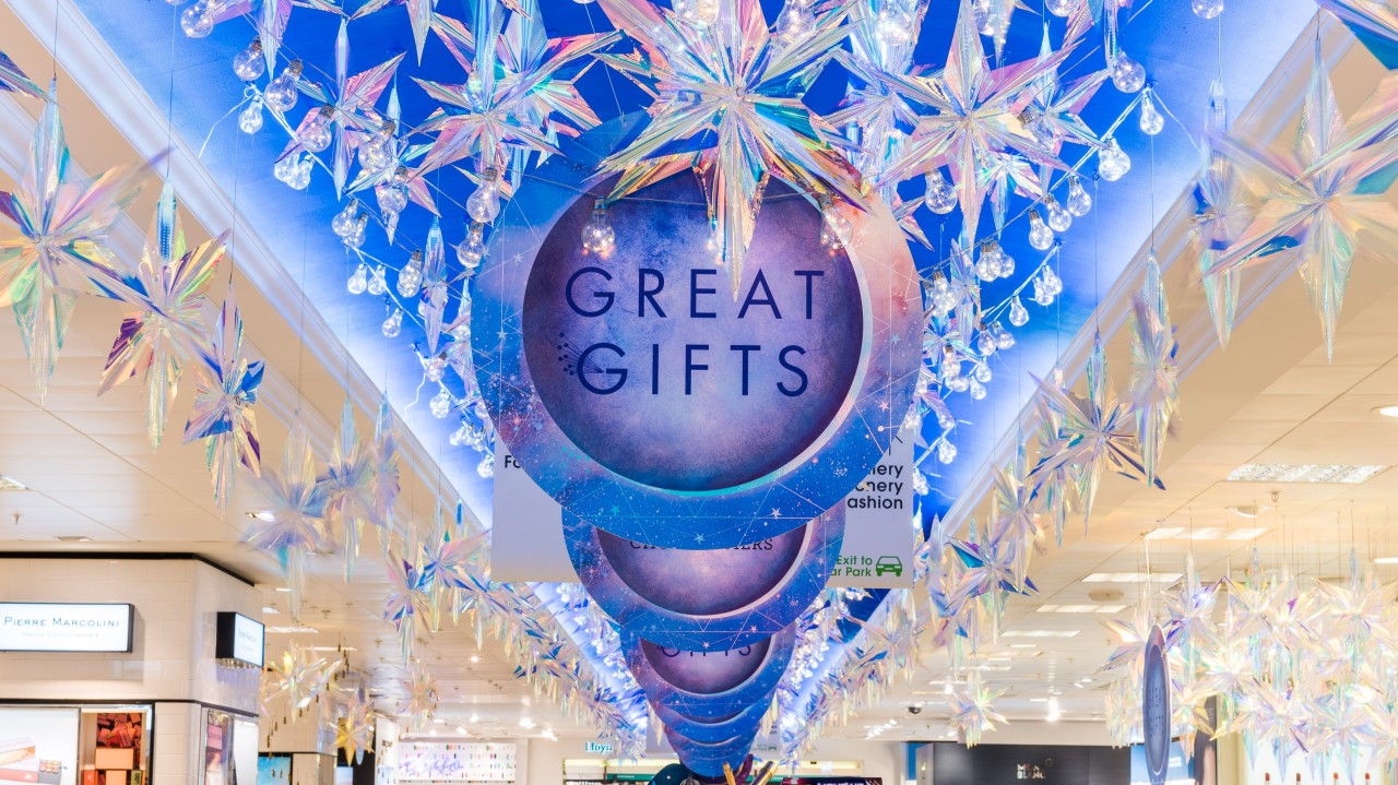 Seasonal Retail Graphics: Planning Your Changeovers